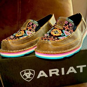 ARIAT WOMEN'S NEON SOUTHWESTERN PRINT CRUISER NEVER WORN ONLY TRIED ON AT STORE